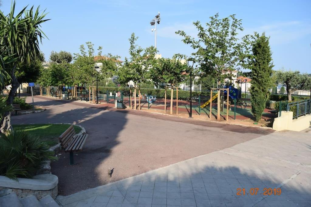 Iafrate-Oksoleil Apartment Вилафранк-сюр-Мер Екстериор снимка