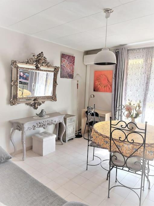Iafrate-Oksoleil Apartment Вилафранк-сюр-Мер Екстериор снимка